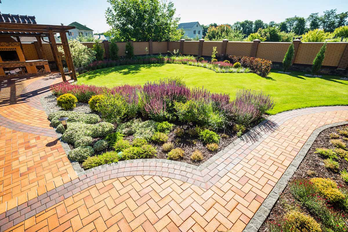 Top Outdoor Living Trends for 2024
